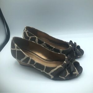 Kelly & Katie Women’s giraffe, print, kitten, heel wedge Size 6‎ 1/2